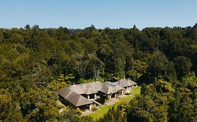 Treetops Lodge & Estate